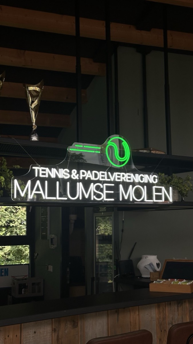 LED sign van Tennis- en Padelvereniging Mallumse Molen in de kantine